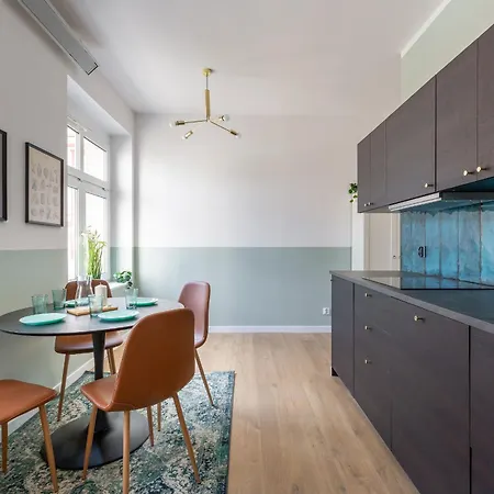 Quiet Old Town By Square 弗罗茨瓦夫