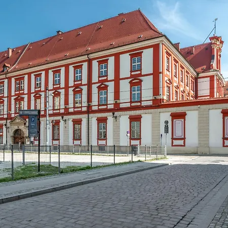 Quiet Old Town By Square 弗罗茨瓦夫