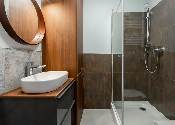 Quiet Old Town By Square * 弗罗茨瓦夫