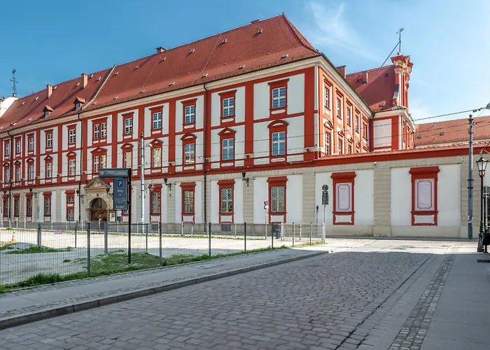 Quiet Old Town By Square 弗罗茨瓦夫